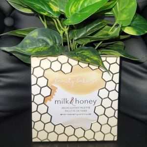 Beauty Bakerie milk and honey Highlighter palette